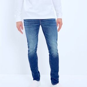 Men’s American Eagle Airflex+ skinny jean.  Size 30/34
